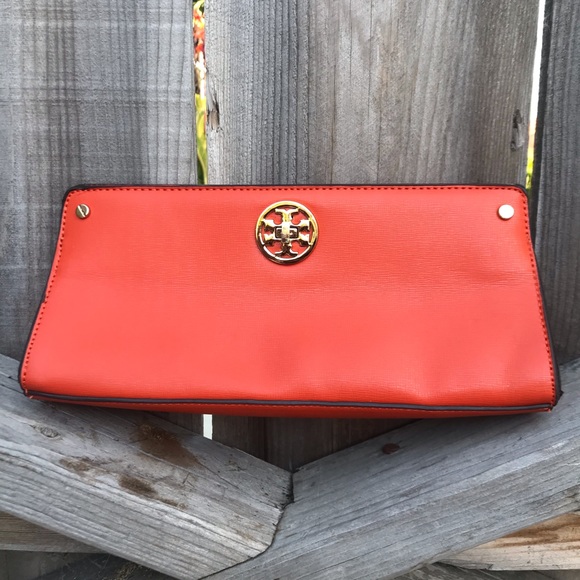tory burch orange clutch
